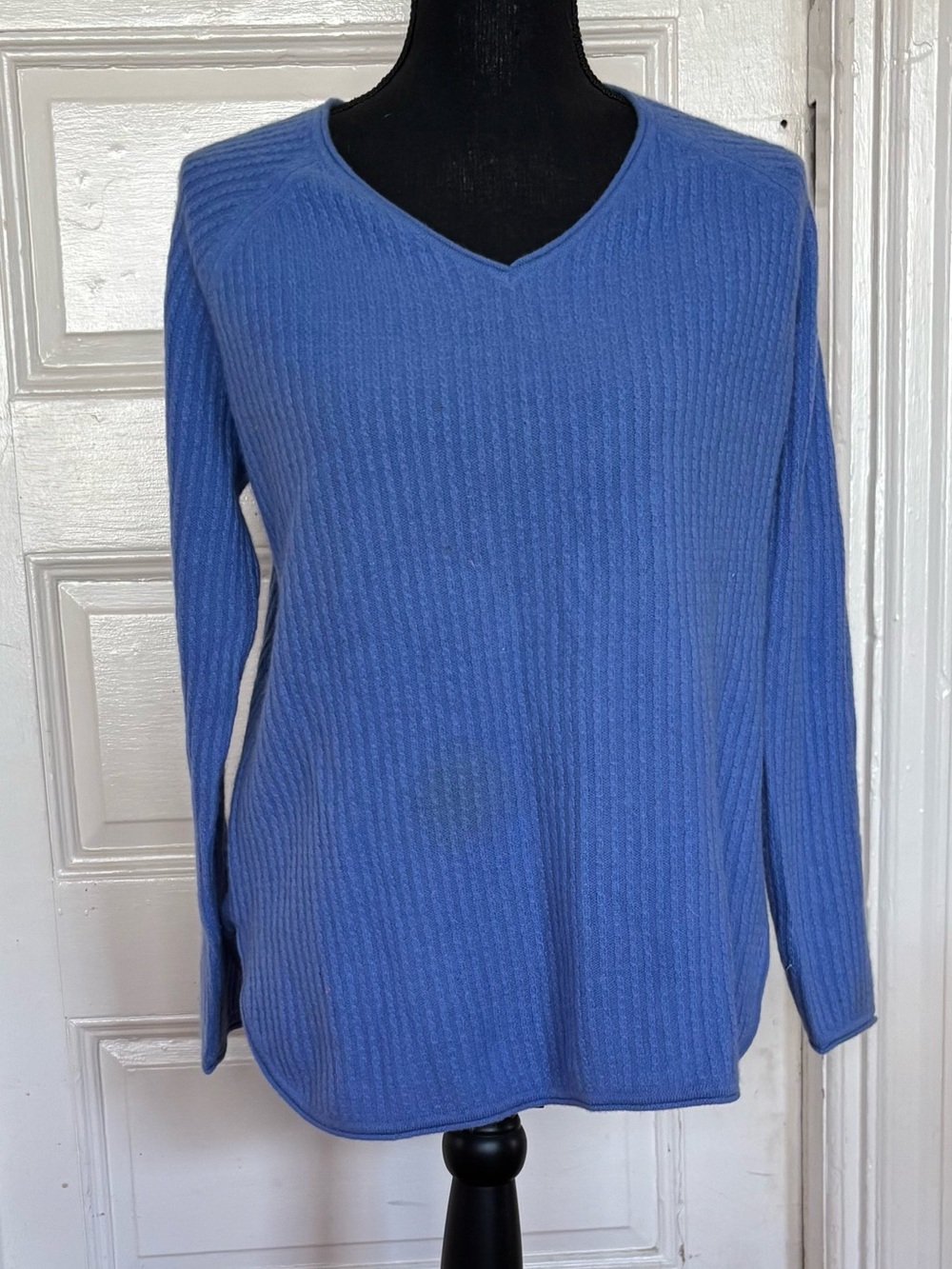 Neiman Marcus Blue Ribbed V-Neck Cashmere Sweater